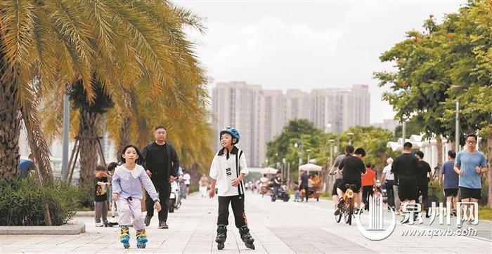 记者 许钹钹26日,泉州市依然维持阴沉的天气,大部分地区出现中雨到