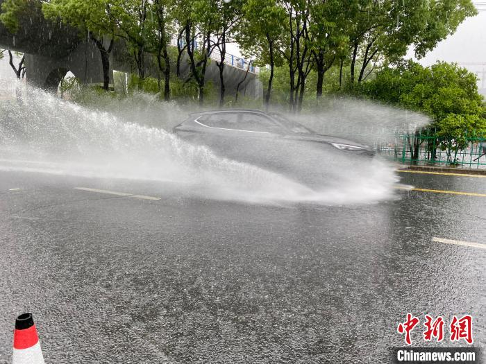 安徽多地小时雨强超40毫米 局部将有强对流天气