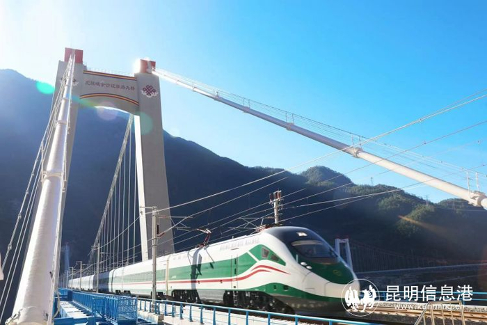 丽香铁路开通半年 累计发送旅客118.3万人次