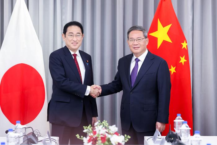  ▲ On the evening of May 26 local time, Premier Li Qiang met with Japanese Prime Minister Takeo Kishida during his attendance at the 9th China Japan ROK Leaders' Meeting in Seoul. Picture/Xinhua News Agency