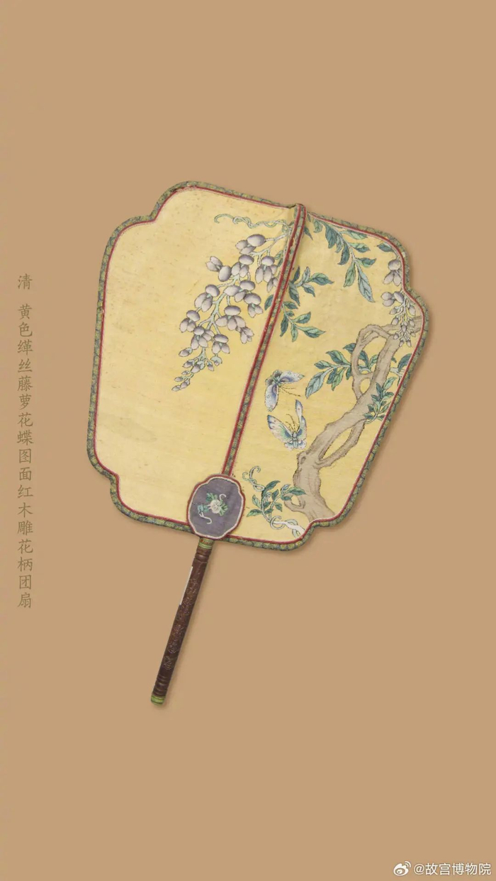 团扇一般用丝绸,纱,绫等材料制成,扇面通过彩绘,刺绣和缂丝等多种工艺