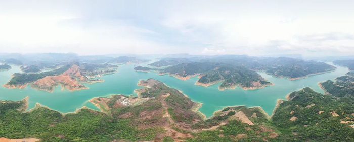 贵州兴义:山清水秀万峰湖
