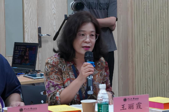 研讨会开幕式由中山大学哲学系党委书记王丽霞主持研讨会开幕式由中山