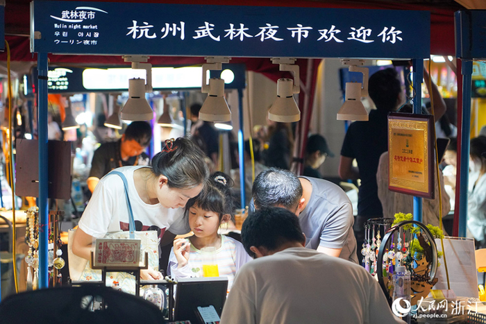 "行进中国"调研行·活力浙江|一公里街巷浓缩杭州"夜经济"|浙江|章勇