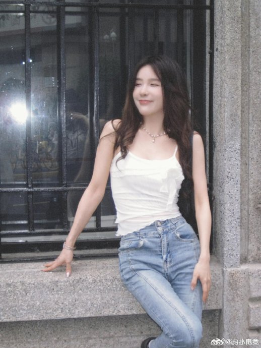 解说rita晒照并配文:citywalk