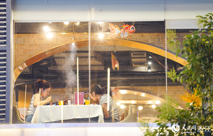 "行进中国"调研行·活力浙江|一公里街巷浓缩杭州"夜经济"|浙江|章勇