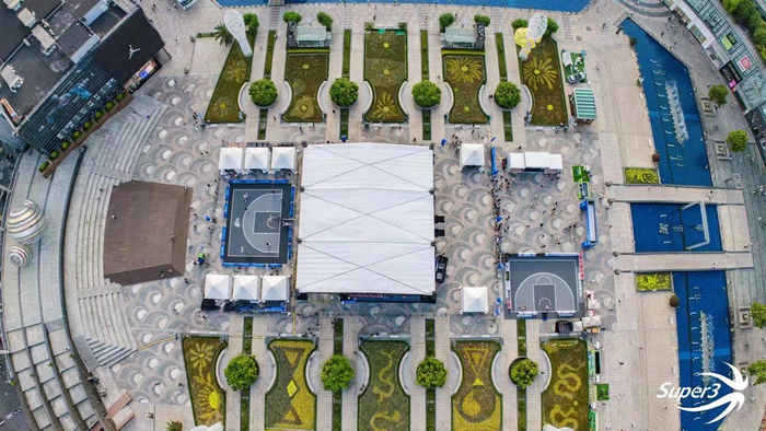 天一广场搭建的超三联赛赛场。