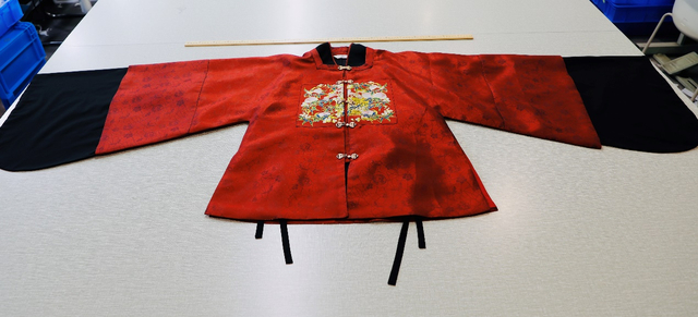 蔡晓彤设计的玉桃灵竹方领半袖样衣。 陈财|摄