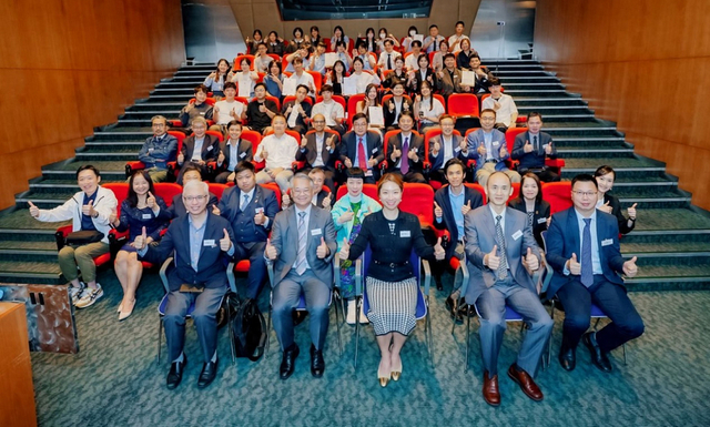 第二届"库布其奖"举行颁奖典礼 青少年治沙可持续发展方案获嘉奖