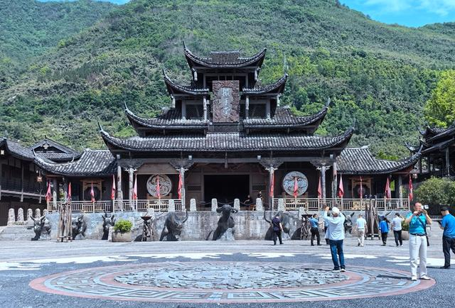 处于湘渝鄂交界之地的龙山县里耶镇八面山,湘西的网红打卡地,沈从文