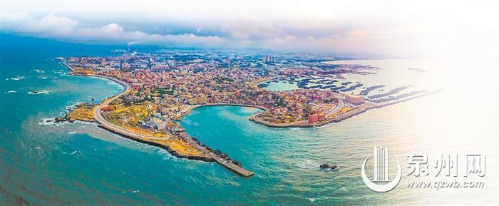 泉州弯弯曲曲的海岸线处处有美景,图为祥芝中心渔港.