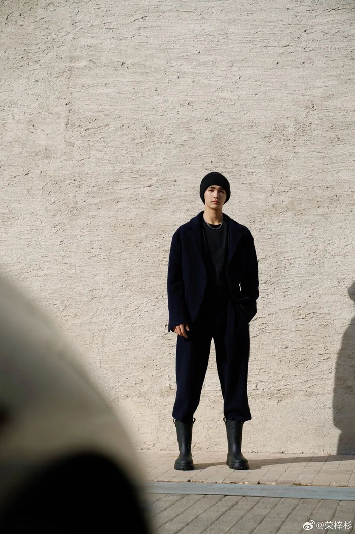 吴磊的弟弟爆火,18岁拿下"内娱第一"|荣梓杉|吴磊|表演_新浪新闻