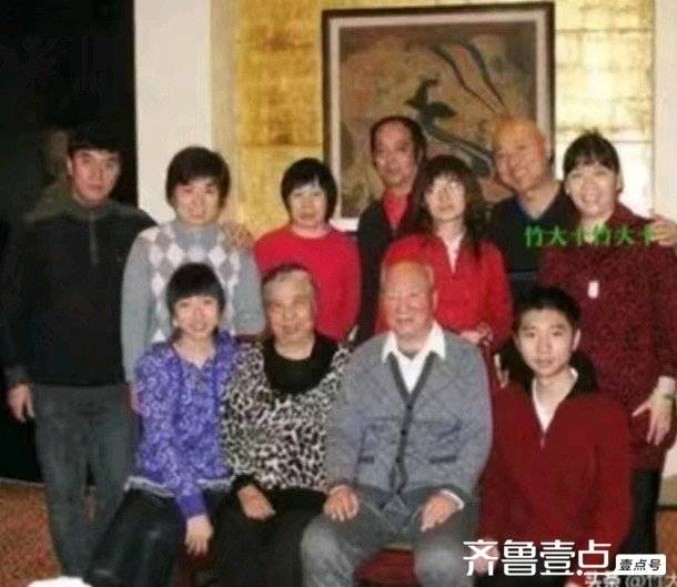 布达佩斯演出,恰逢自己的大儿子出生,于是乎陈强就将大儿子取名陈布达