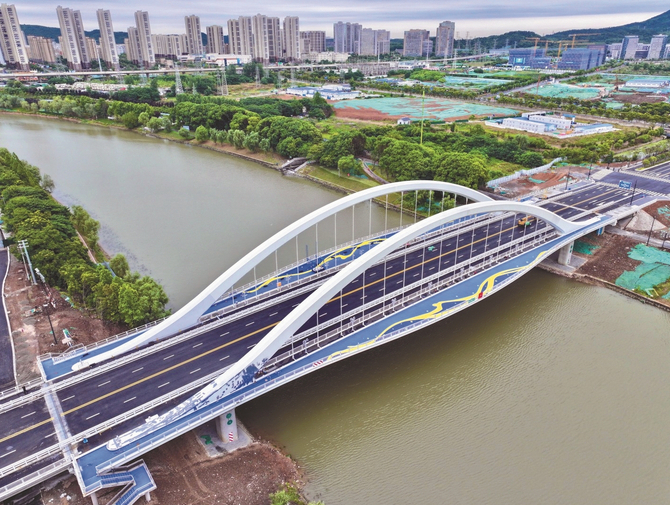 南京市梅苑南路跨秦淮新河大桥预计六月通车