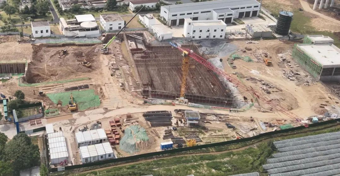 上饶市广丰区污水处理厂扩建工程计划2024年6月投运，目前仅完成30%工程建设量。图片来源：中央第三生态环境保护督察组