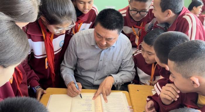 跨越万里二次援疆, 躬耕"杏乡"再育芬芳