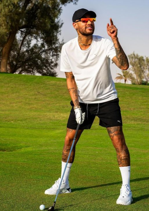 内马尔现身高尔夫球场打球!养伤&缺席美洲杯