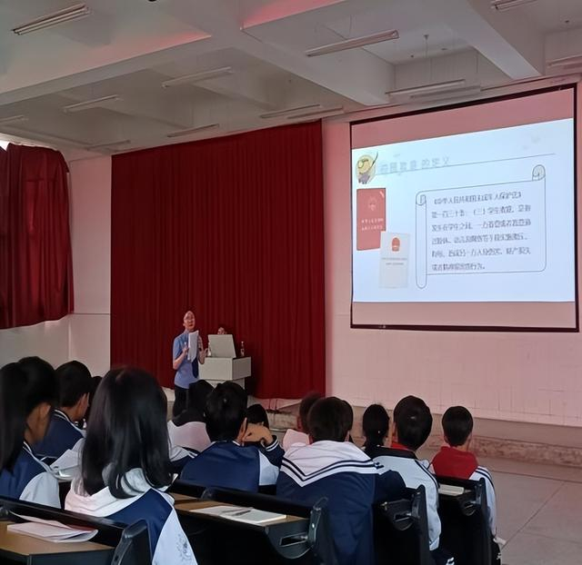 彩云中学预防校园欺凌专题讲座简报