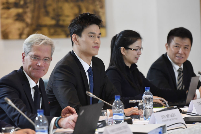 孙杨（左二） 新华社资料图