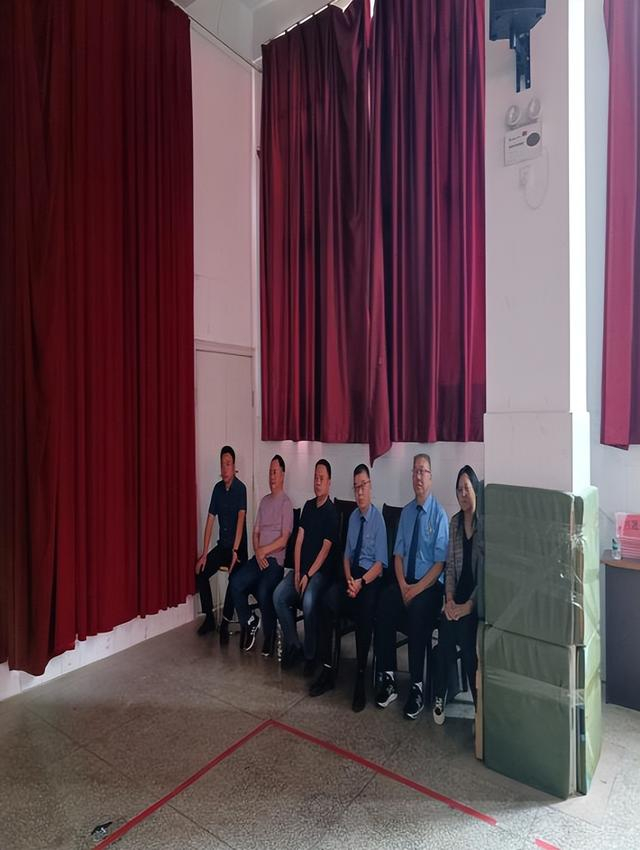 彩云中学预防校园欺凌专题讲座简报