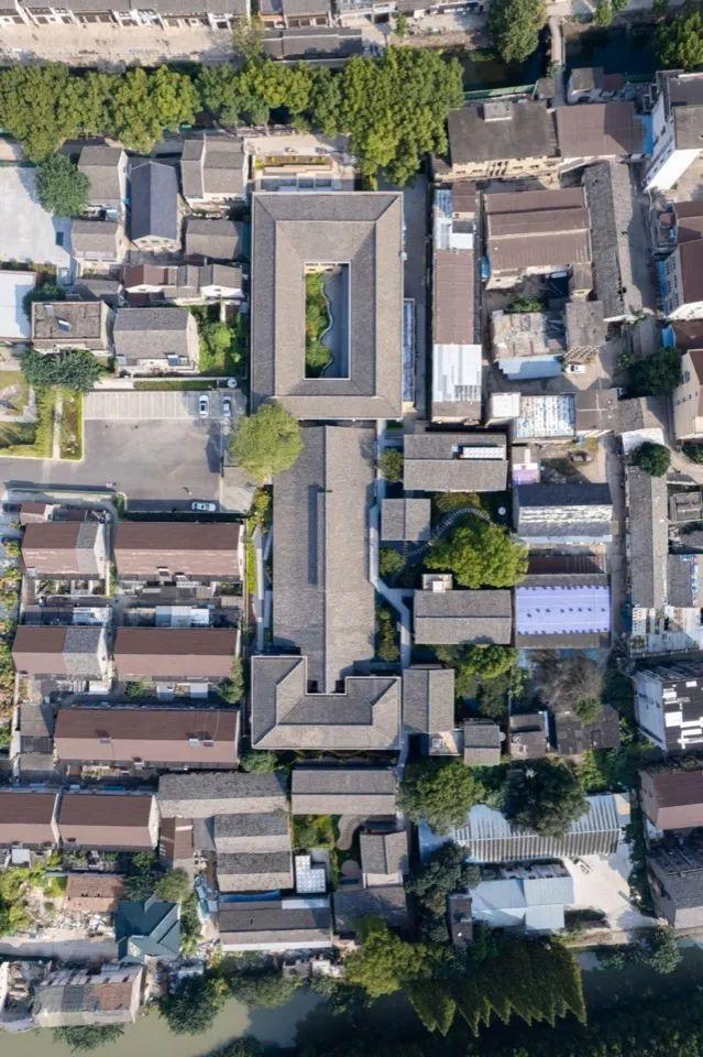 老厂房改造成艺术酒店__财经头条