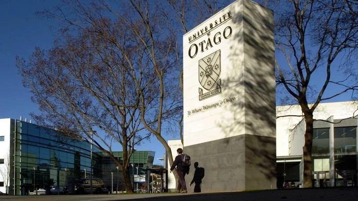 一名奥塔哥新生接受了nz herald的采访,他参加了公寓的那场"欢迎仪式"