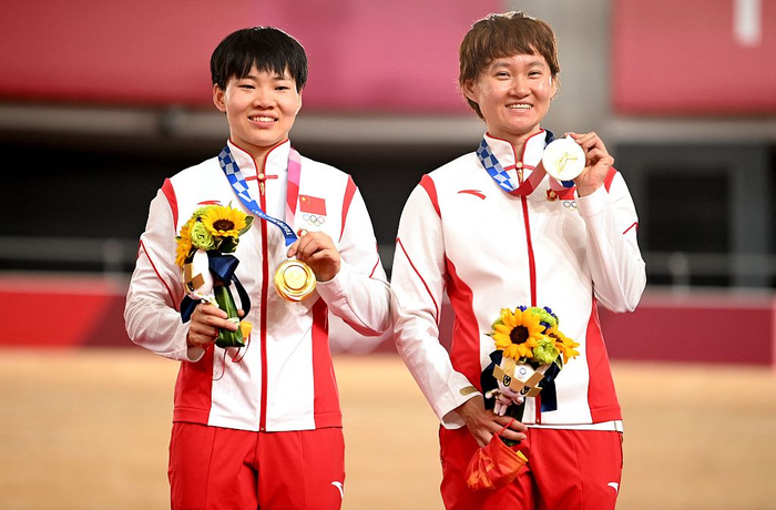 鲍珊菊（左）和钟天使搭档，在东京奥运夺金。