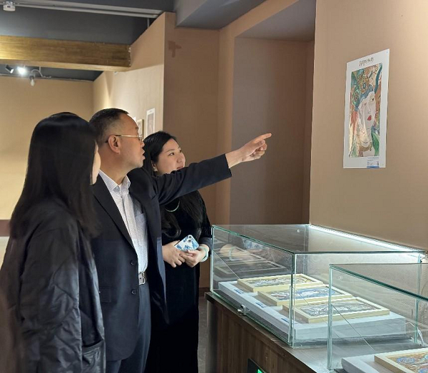 敦煌博物馆馆长石明秀在开幕式上致辞,他表示:"此次展览由敦煌市人大