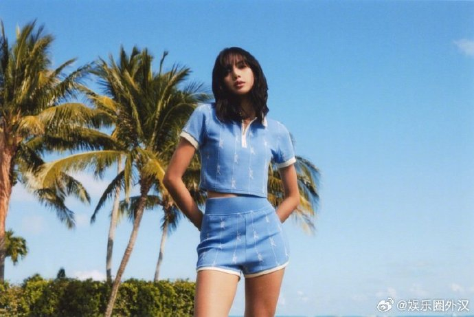 lisa最新夏日大片 小麦色帅气性感 纹身也恰到好处