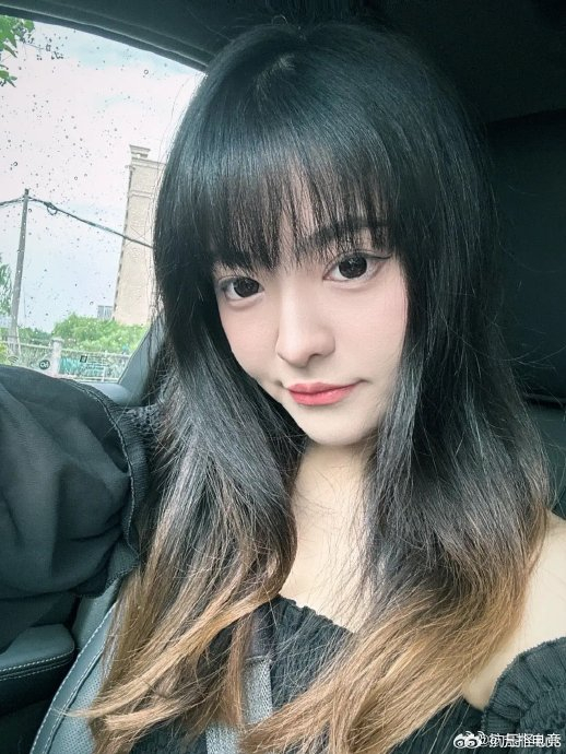 解说kris分享自拍照:开心生活每一天!