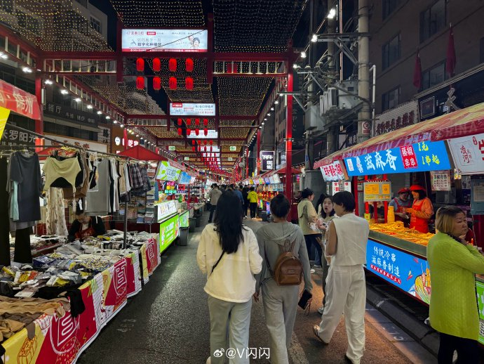 锦州之美:辽宁锦州凌河夜市,传统美食与手工艺品的完美融合