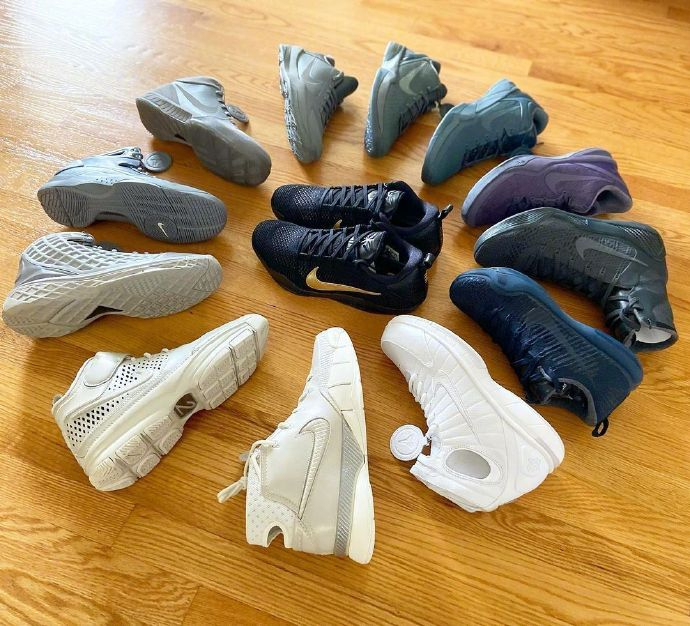来自国外收藏家hyperdunks24的科比球鞋收藏