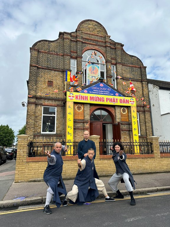 英国少林修文化中心隆重举行卫塞节活动|少林|法师|英国_新浪新闻