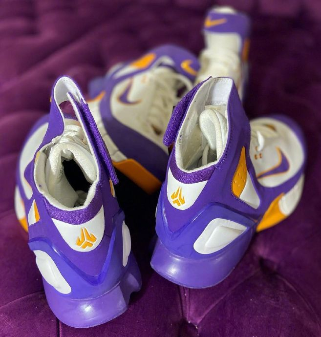 来自国外收藏家hyperdunks24的科比球鞋收藏