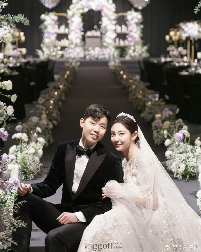 恭喜!26岁羽毛球世界冠军晒婚纱照,老婆颜值超高称霸最美太太团