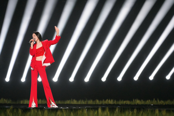 虽然基础薄弱，但朱丹在《乘风2024》中也挖掘出了自己的潜能及可塑性。  受访者供图