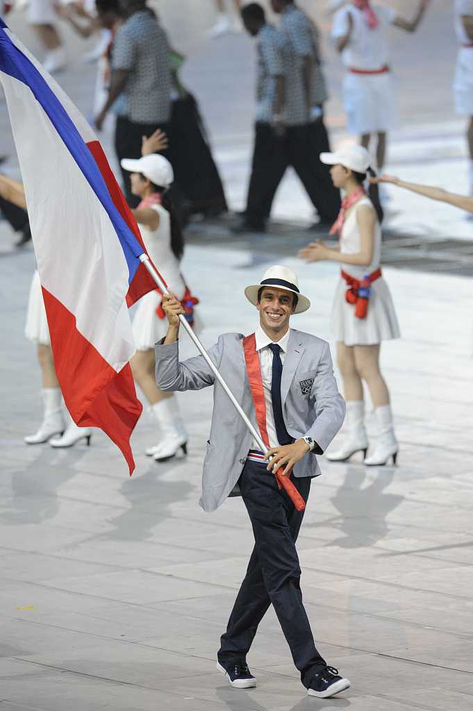 2008年，埃斯坦盖作为法国代表团旗手出席了北京奥运会开幕式。