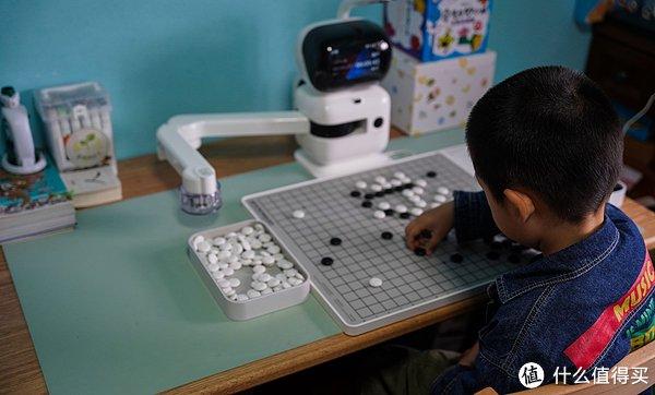 让孩子爱上围棋？试试元萝卜下棋机器人，开启智慧与艺术的探索之旅！