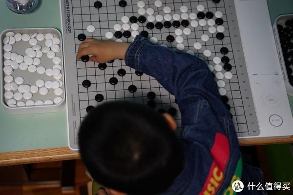 让孩子爱上围棋？试试元萝卜下棋机器人，开启智慧与艺术的探索之旅！