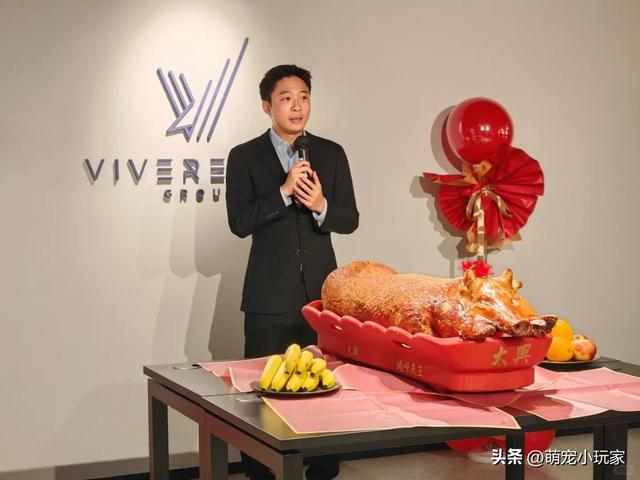 霍启刚三兄弟罕同框,36岁霍启仁太帅气,穿搭看出和俩哥哥区别!|霍启山|霍启人|求婚|霍家|家族_新浪娱乐_新浪新闻