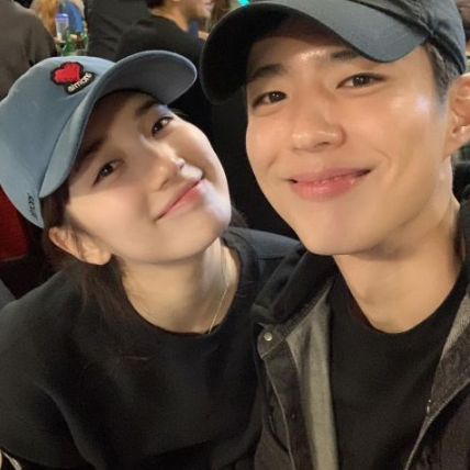 被秀智&朴宝剑的贴脸情侣照闪到爆!