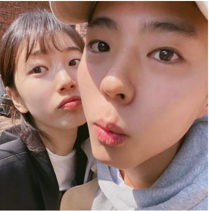 被秀智&朴宝剑的贴脸情侣照闪到爆!