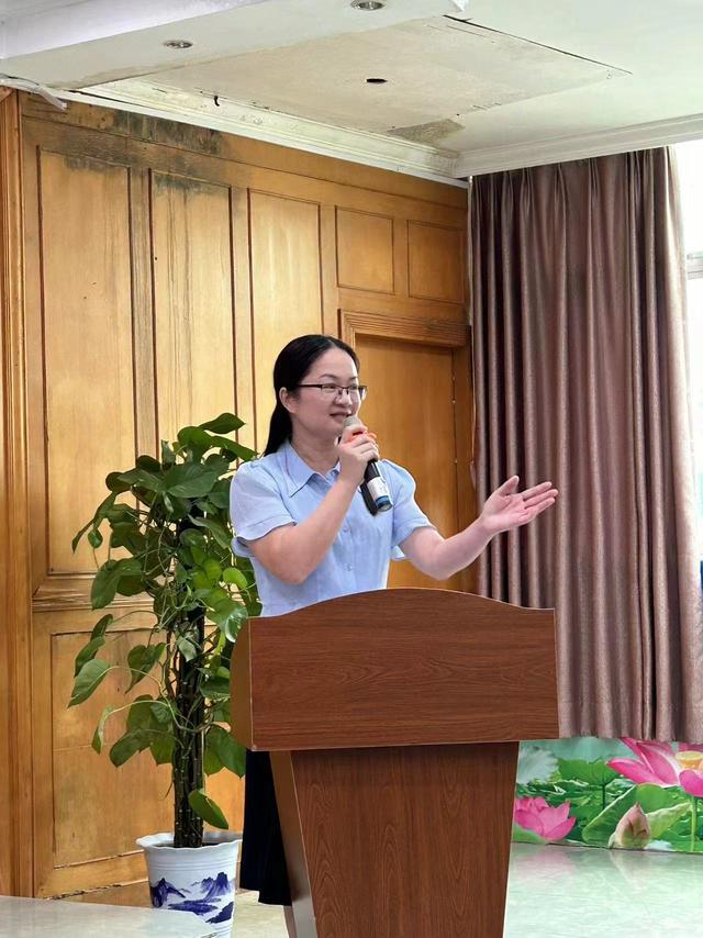 悟 · 活动总结最后,由洪湖小学李国平校长作总结发言,李校长首先高度