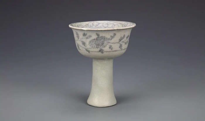博物志︱青花瓷之美,元代高足杯的艺术魅力