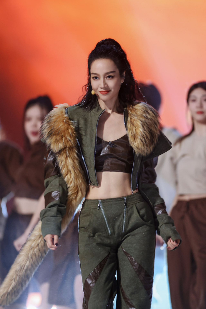 回归家庭多年后，朱丹把参加《乘风2024》当作重新出发的起点。  受访者供图