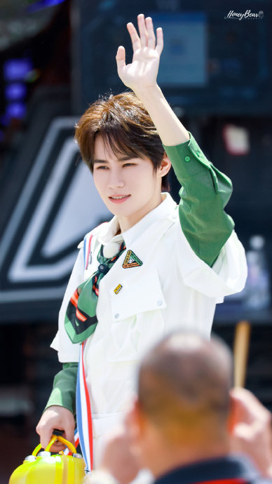 张真源带你一起漫步辽宁省博物馆 周五晚奔跑吧播出,期待张真源!