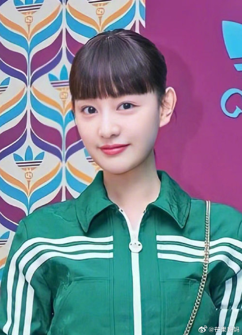 金智媛的齐刘海造型,为数不多能拉垮美女颜值的造型了