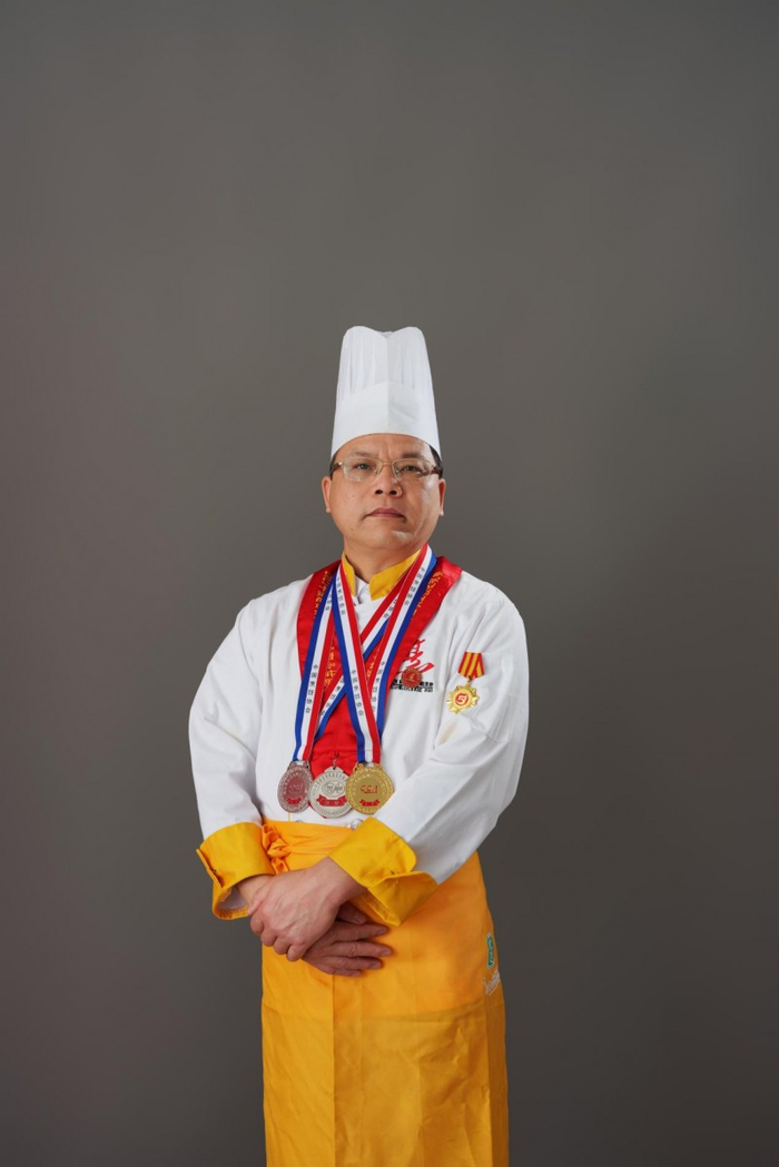 中式烹调高级技师,沙县小吃制作技艺大师,闽菜大师林添雄