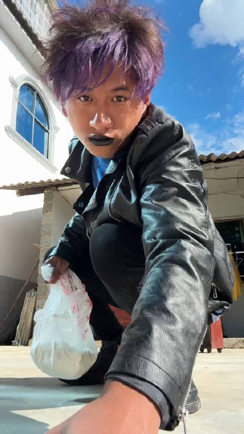 小黑哥:不用说难听的话,搞笑一下没毛病吧!