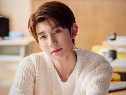 王源 风已经有了冬天的味道王子请添衣家人们!